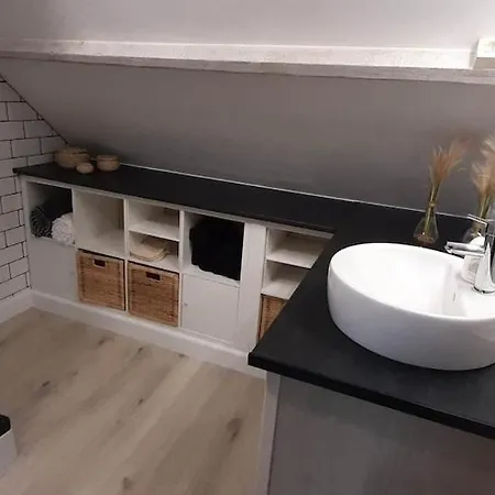 L'abri De La Chouette - Au Pays Des Collines - Gr129 * Frasnes-lez-Anvaing