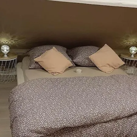 L'abri De La Chouette - Au Pays Des Collines - Gr129