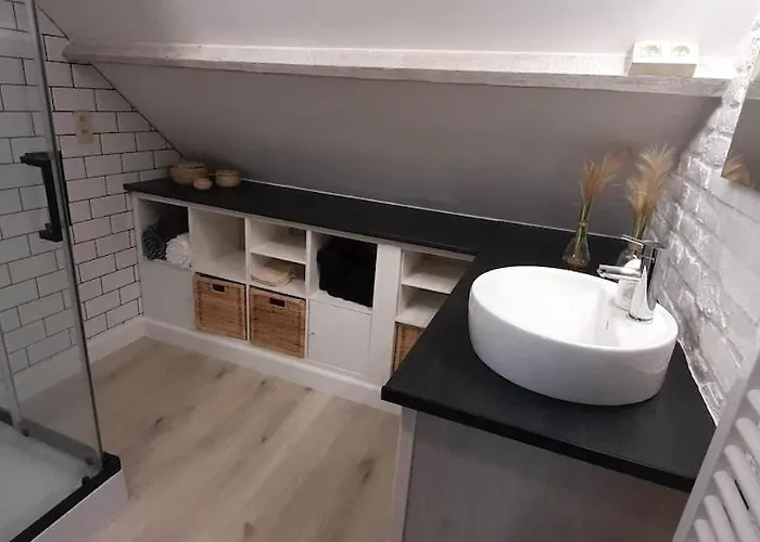 L'abri De La Chouette - Au Pays Des Collines - Gr129 * Frasnes-lez-Anvaing