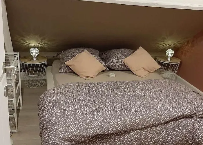 L'abri De La Chouette - Au Pays Des Collines - Gr129