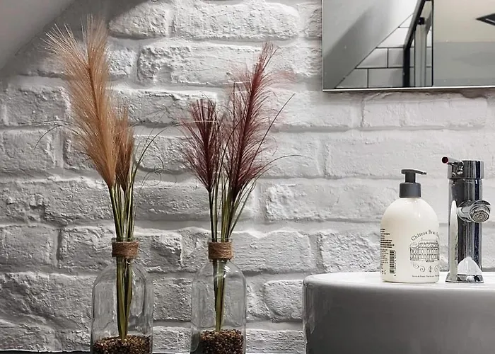 L'abri De La Chouette - Au Pays Des Collines - Gr129 *