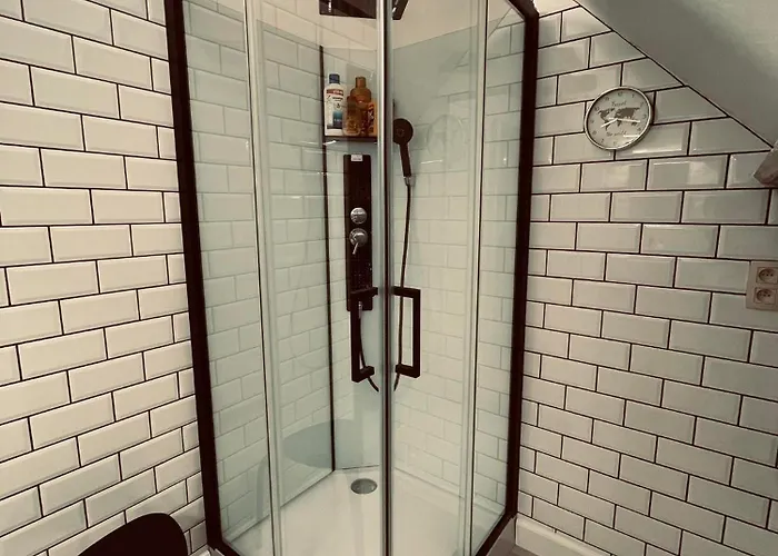 L'abri De La Chouette - Au Pays Des Collines - Gr129 * Frasnes-lez-Anvaing